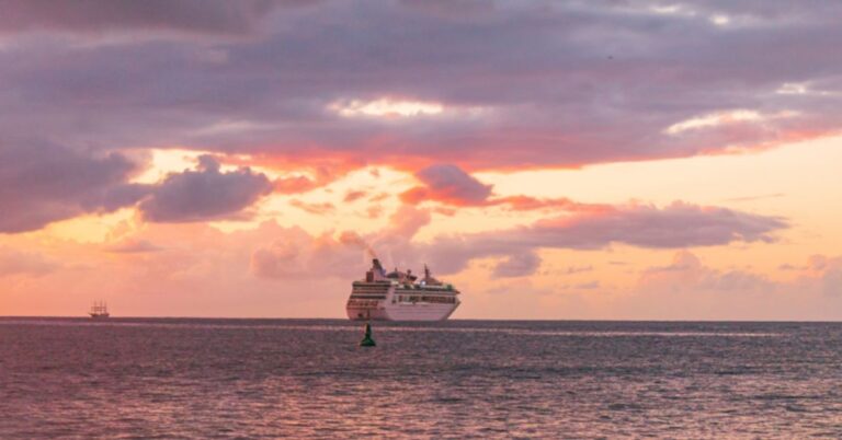 Sunset Sailing Cruise in Oahu